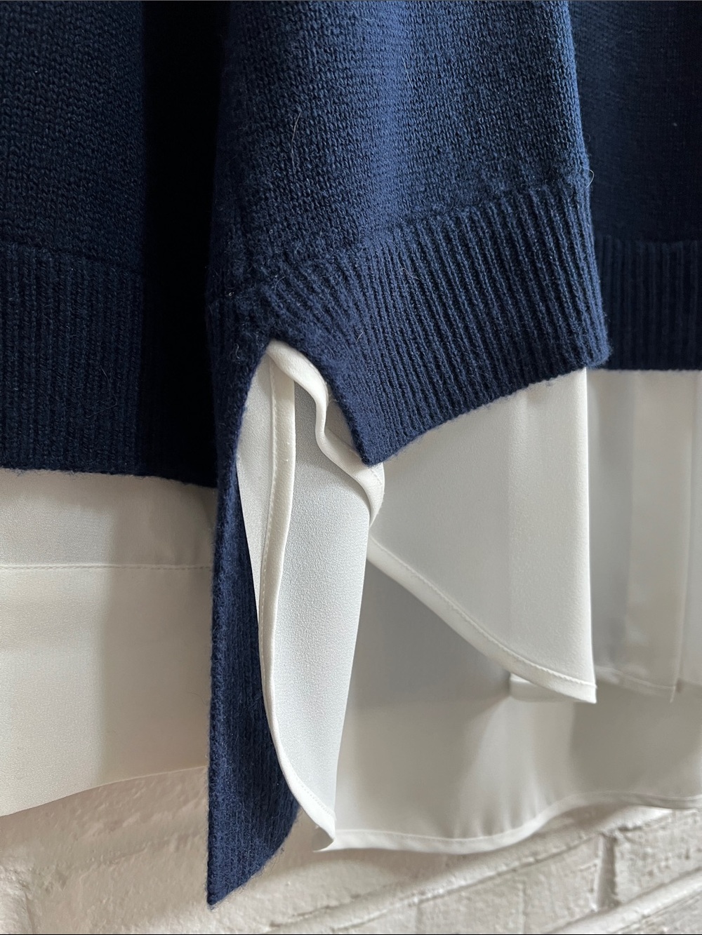 BROCHU WALKER Blue V-Neck Long sleeve Sweater Layered Look Sewn in White Shirt - Picture 8 of 16